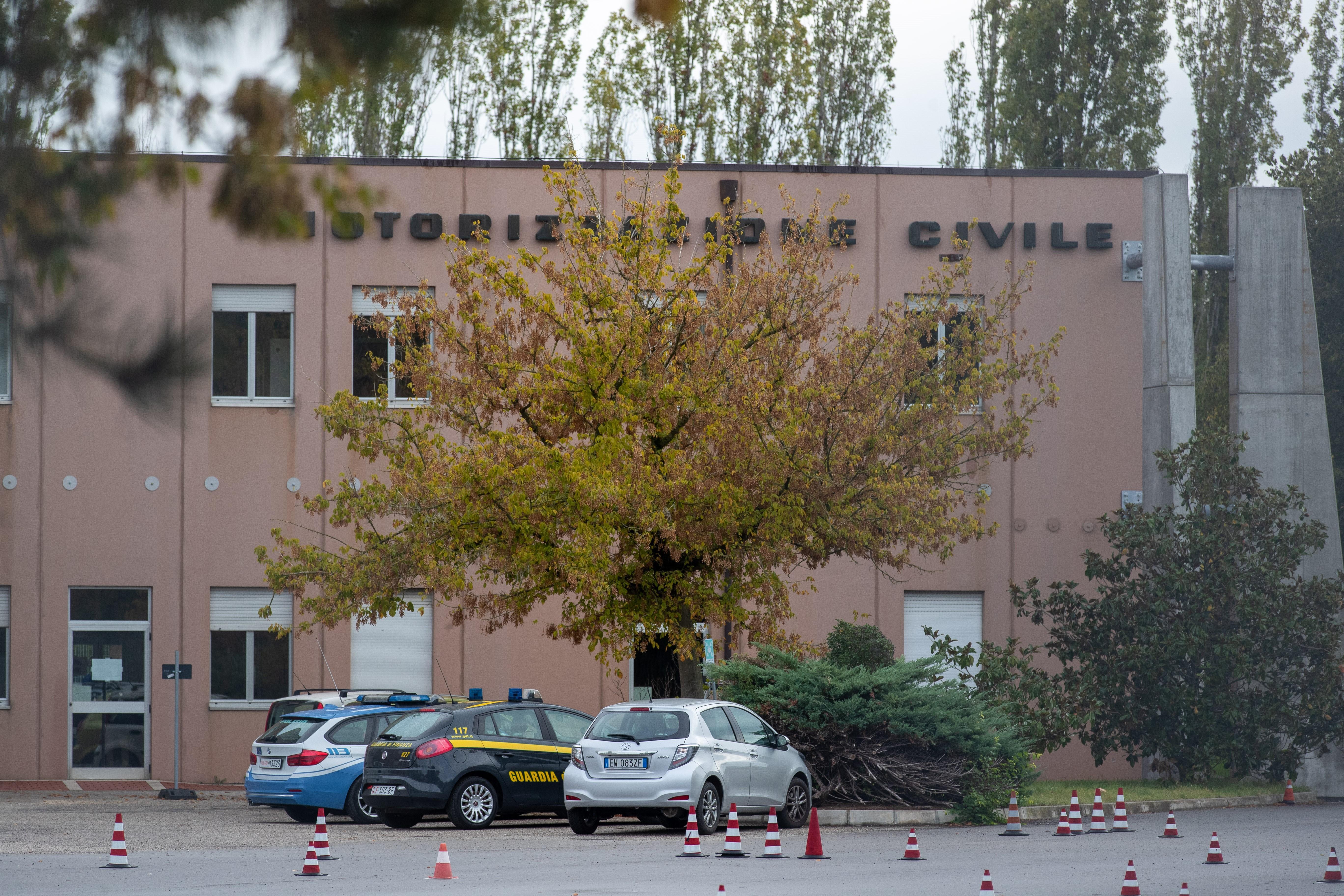 Ferrara, la patente con il trucco: telecamere nascoste nella mascherina