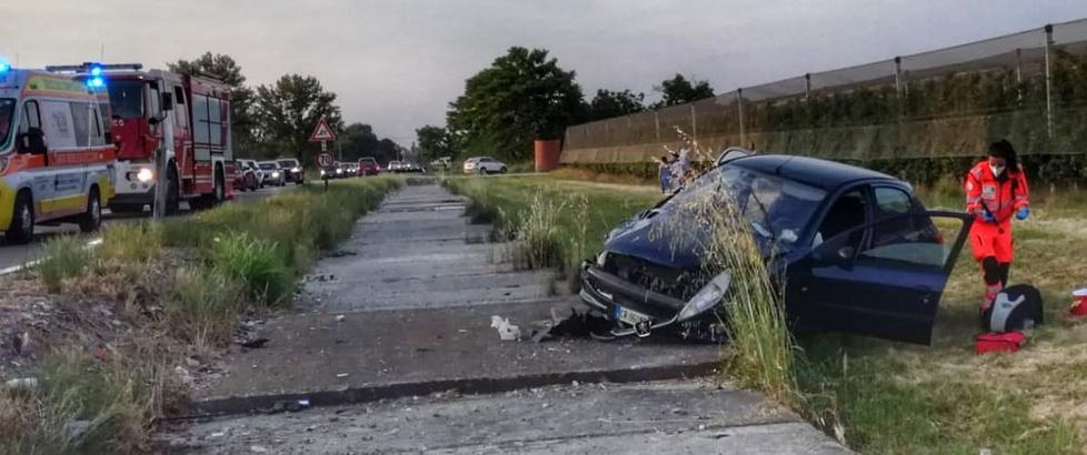 Ravarino Tre auto si scontrano: un ferito grave 