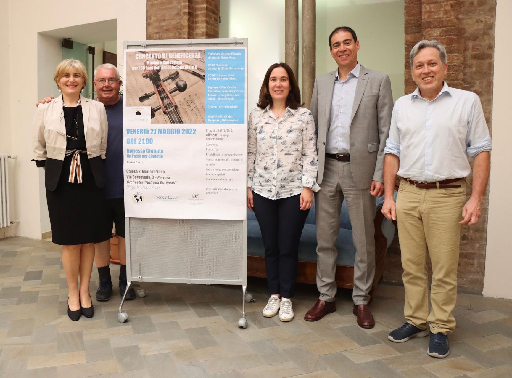 Al concerto senza biglietto ma donando alimentari per Viale K