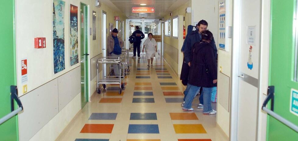 Modena, bimbo di 2 anni si frattura all’asilo: è mistero. Il padre presenta un esposto