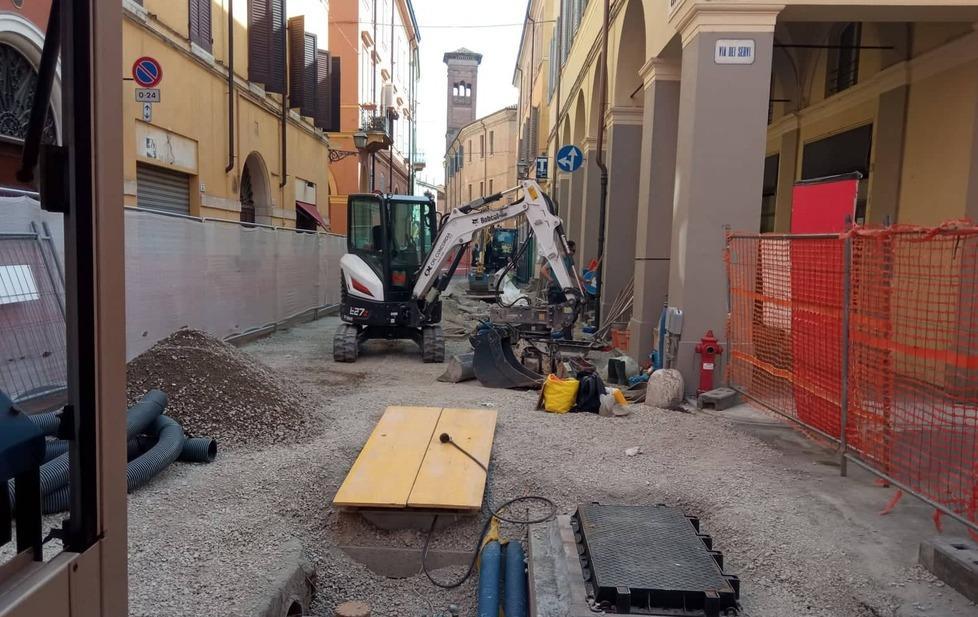 Modena. Cantiere: via Canalino stringe i denti Presto riapre (a tempo) via Scarpa 