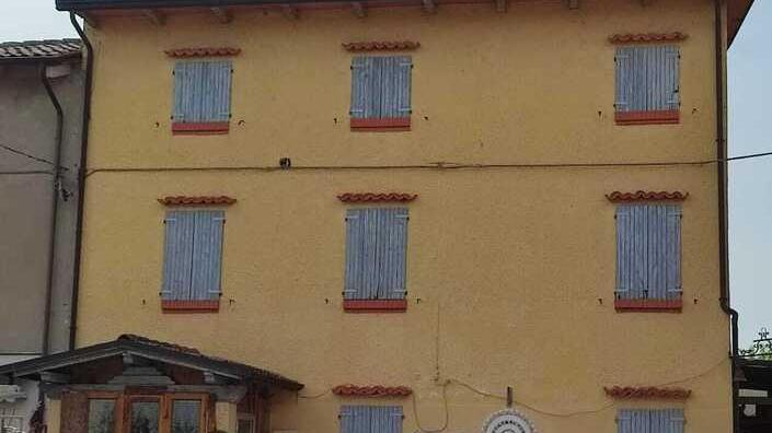 Ravarinno «Quella casa è pericolante, bisogna fare qualcosa» I vigili del fuoco evacuano l’edificio