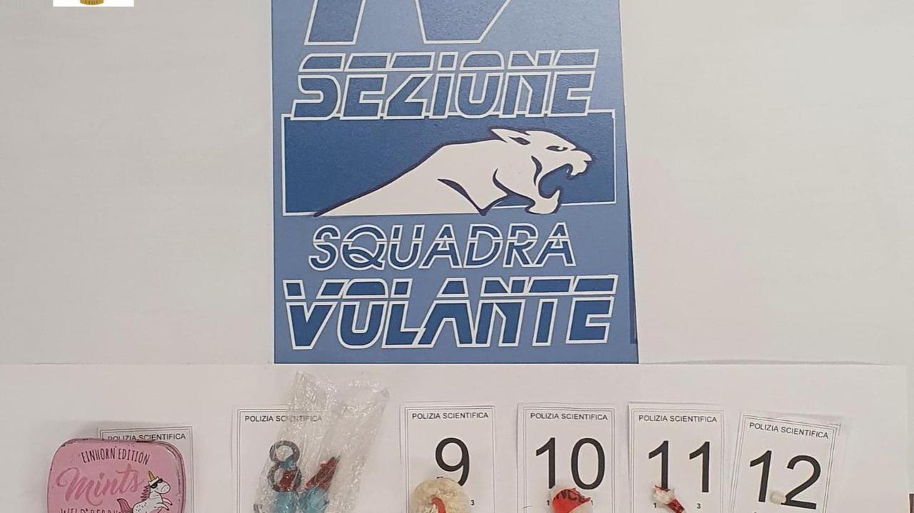 Reggio Emilia, sul monopattino rubato per spacciare hashish, marijuana, cocaina e crack