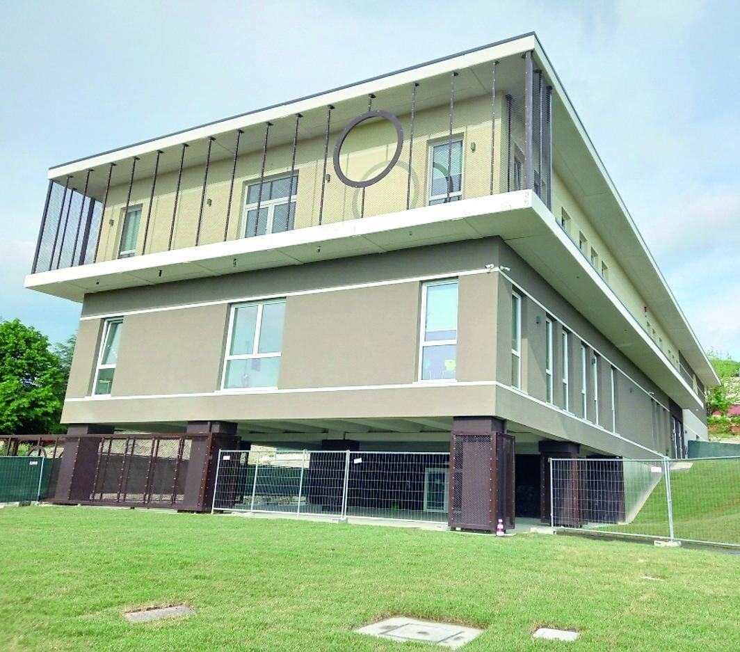 A Castelnovo Monti il taglio del nastro per la nuova scuola