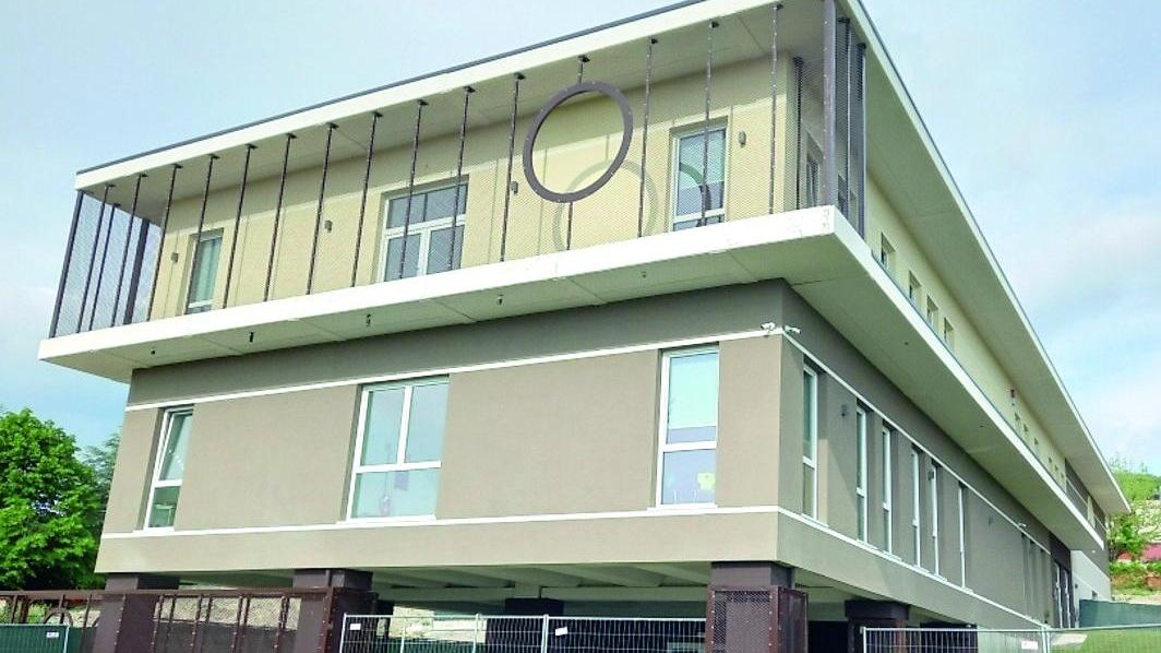 A Castelnovo Monti il taglio del nastro per la nuova scuola