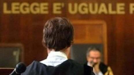 Modena Ispettore Inps in azienda corteggia un’impiegata: «Solo avances maldestre»