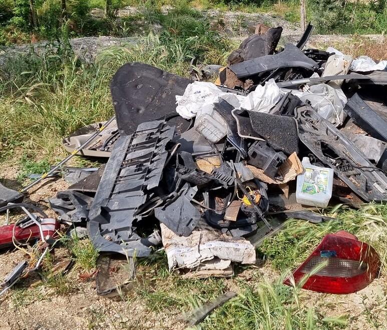 Nel Guerro a Castelvetro c’è un “cimitero” di auto