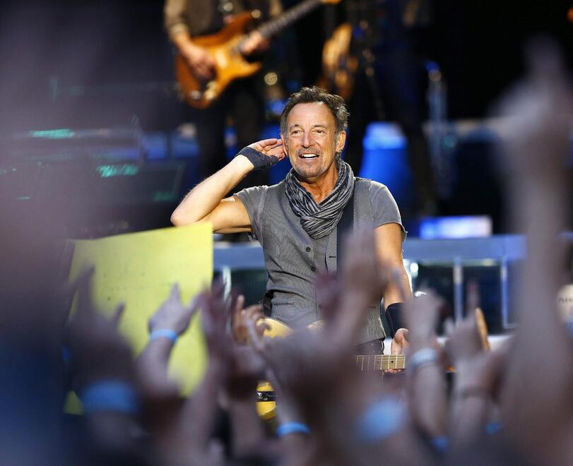 Gli hotel: “pacchetto Bruce” per il concerto di Ferrara. Polemica sui maxi-prezzi 