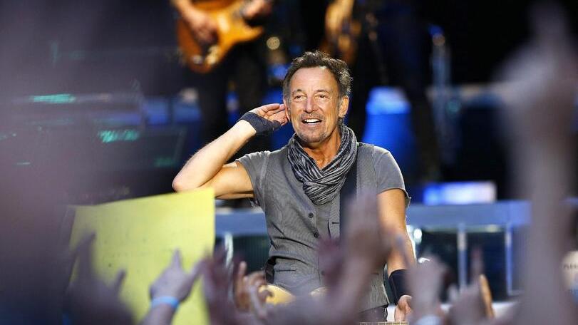 Gli hotel: “pacchetto Bruce” per il concerto di Ferrara. Polemica sui maxi-prezzi