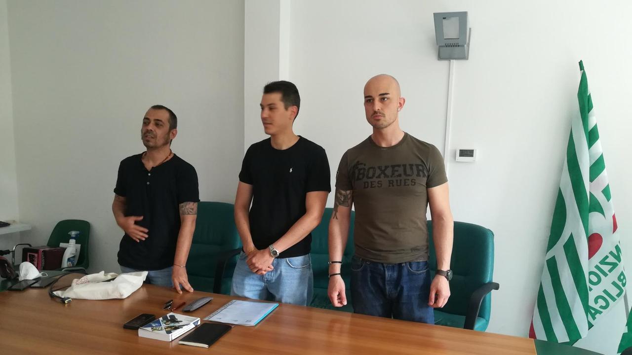 I sindacalisti della funzione pubblica di Cgil, Cisl e Uil: pronti allo sciopero in Comune