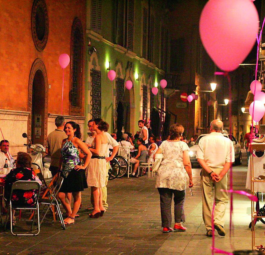 Reggio Emilia, l’esodo dei mercoledì rosa rende neri gli animi