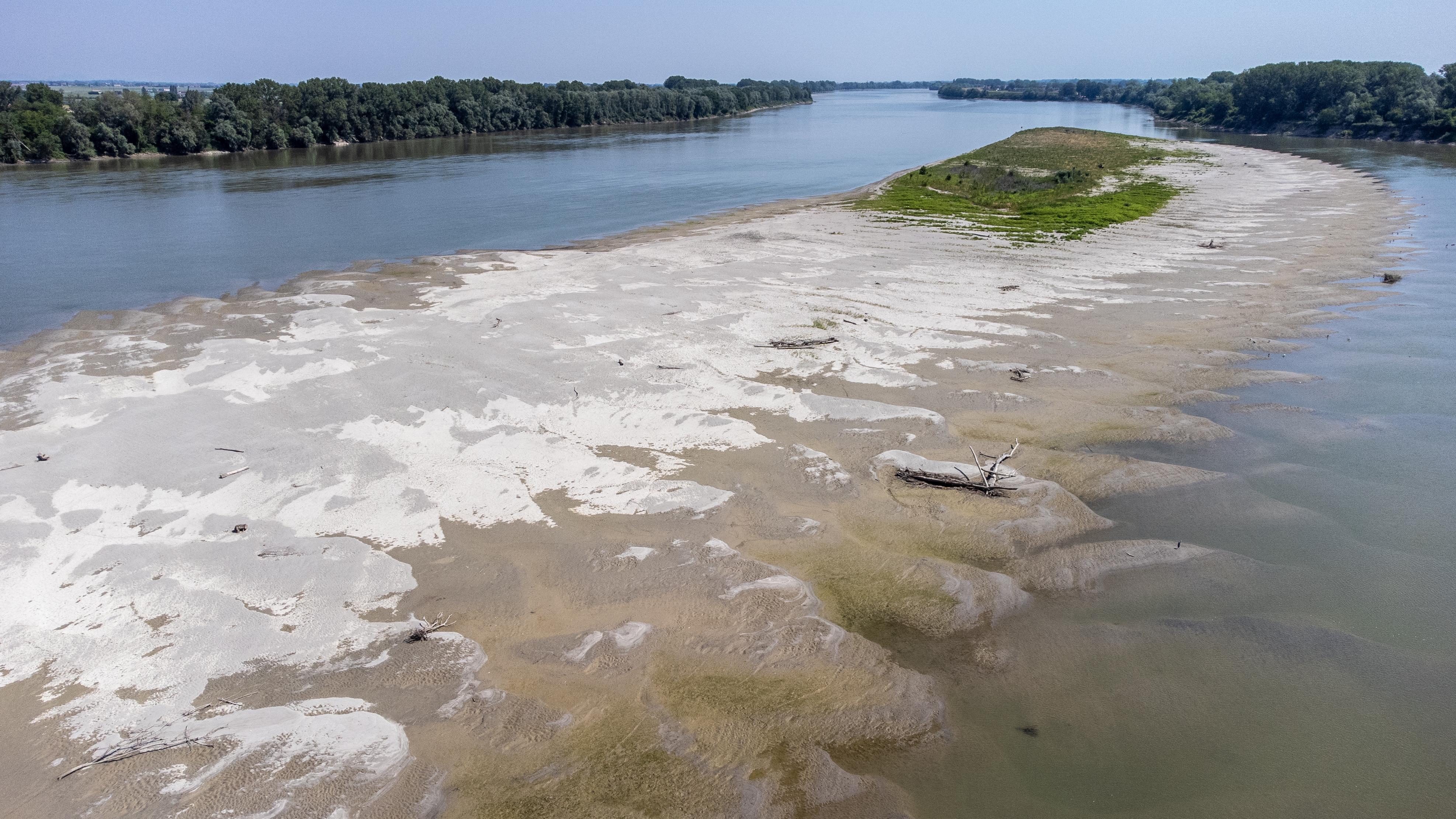 Il Po nelle vicinanze di Pontelagoscuro è pesantemente in secca