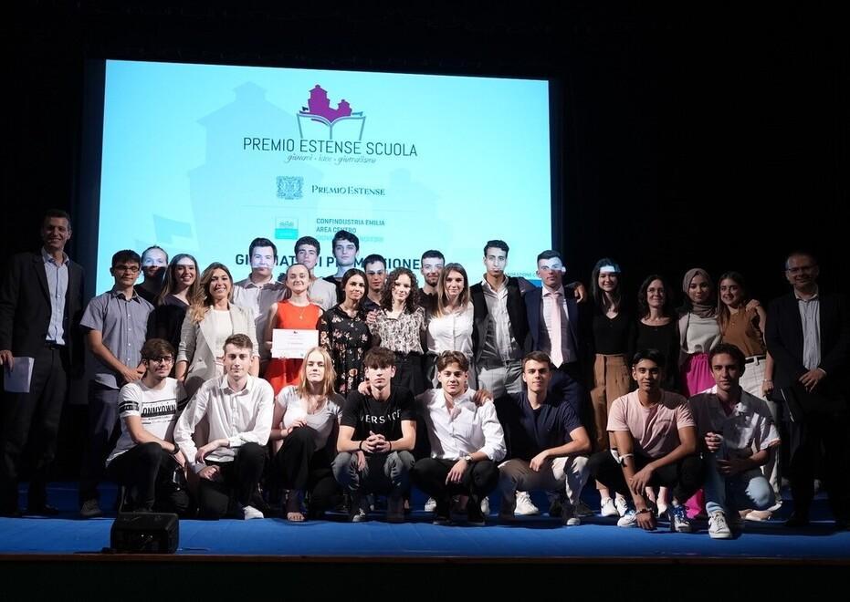 Premio Estense Scuola. La “5ªQ” del liceo Roiti trionfa nella sfida tra gli “aquilotti” 