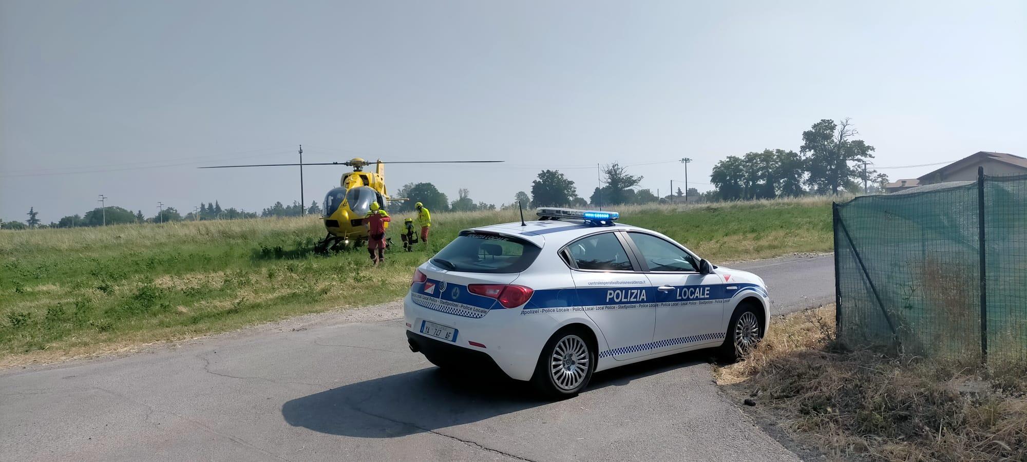 Montecchio, ciclista travolto da furgone: è grave