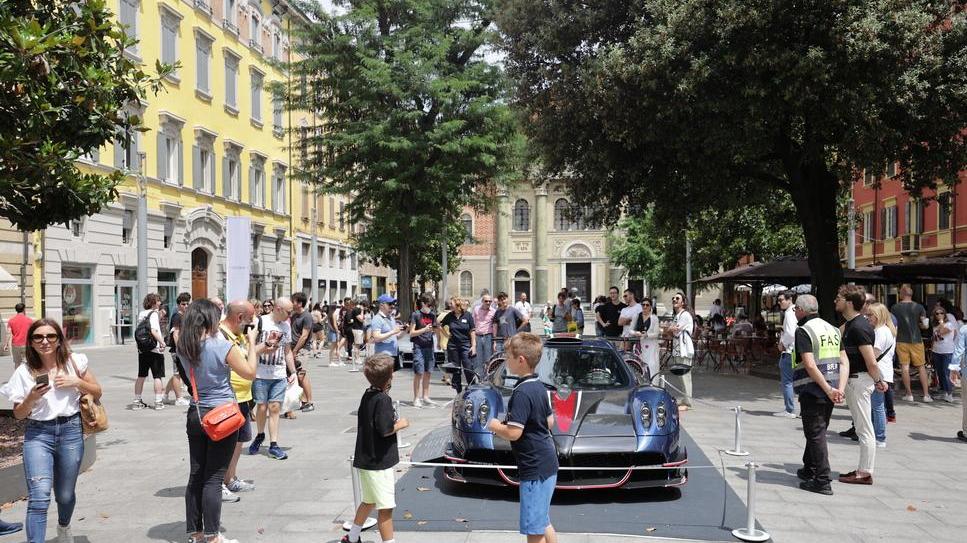 Modena da Cruz a Driver e Mann: il blitz delle star in centro per vivere l’atmosfera modenese