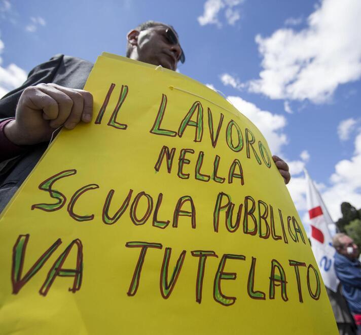 Lunedì la scuola pubblica si ferma: sciopero per assunzioni e salario 