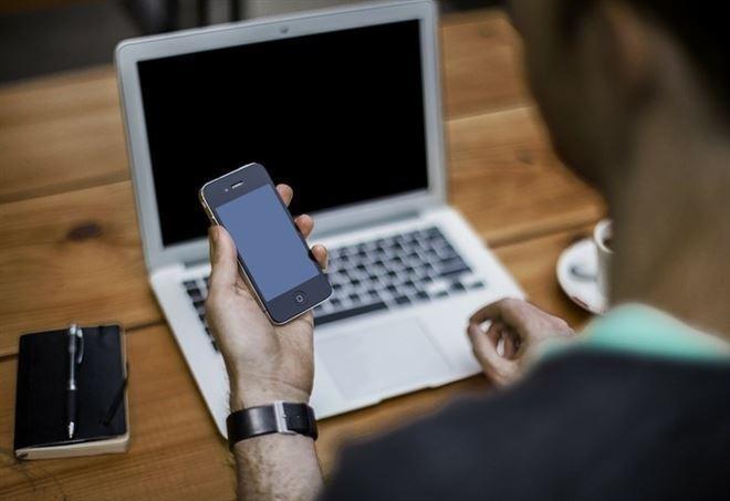 Baby sitter costretta a spogliarsi: la quindicenne chiede i danni 