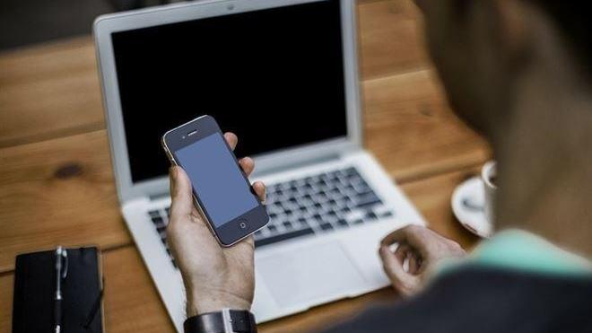 Baby sitter costretta a spogliarsi: la quindicenne chiede i danni