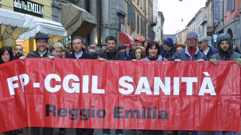 I sindacati contro l’Ausl reggiana: «Non rispetta l’intesa per i medici»