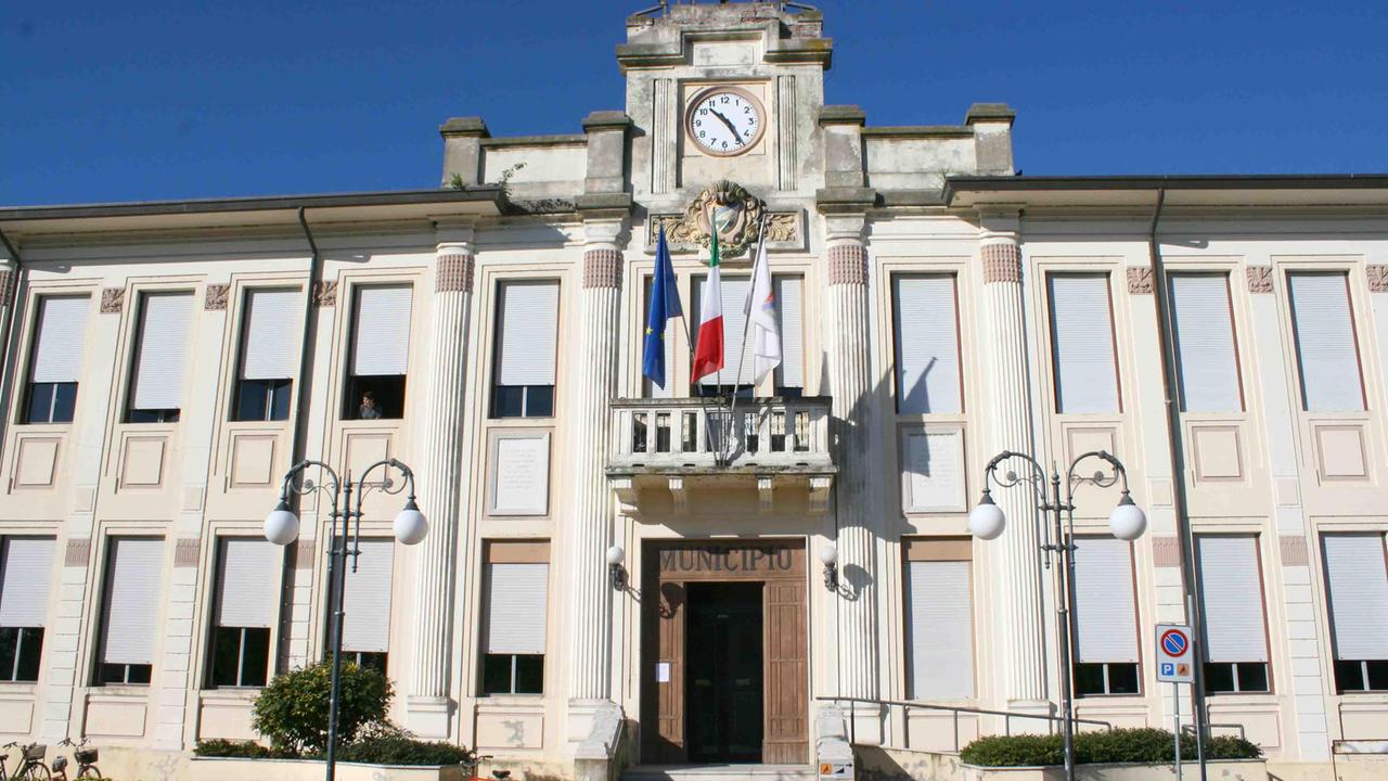 Jolanda di Savoia, amministrazione sotto accusa