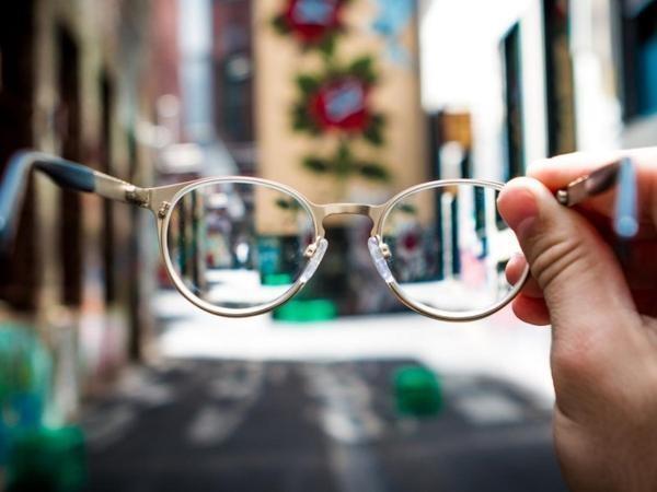 Miopia: come si cura e quando è necessario l'intervento chirurgico. Lo stile di vita può aiutare a prevenirla