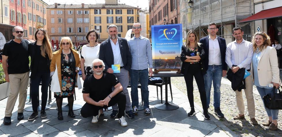 Cena solidale per i 20 anni di Modenamoremio Tutti in piazza XX Settembre per l’Ucraina