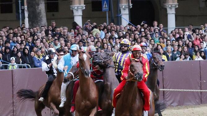 Palio “promosso” e il Comune di Ferrara pensa a un’edizione notturna con gare