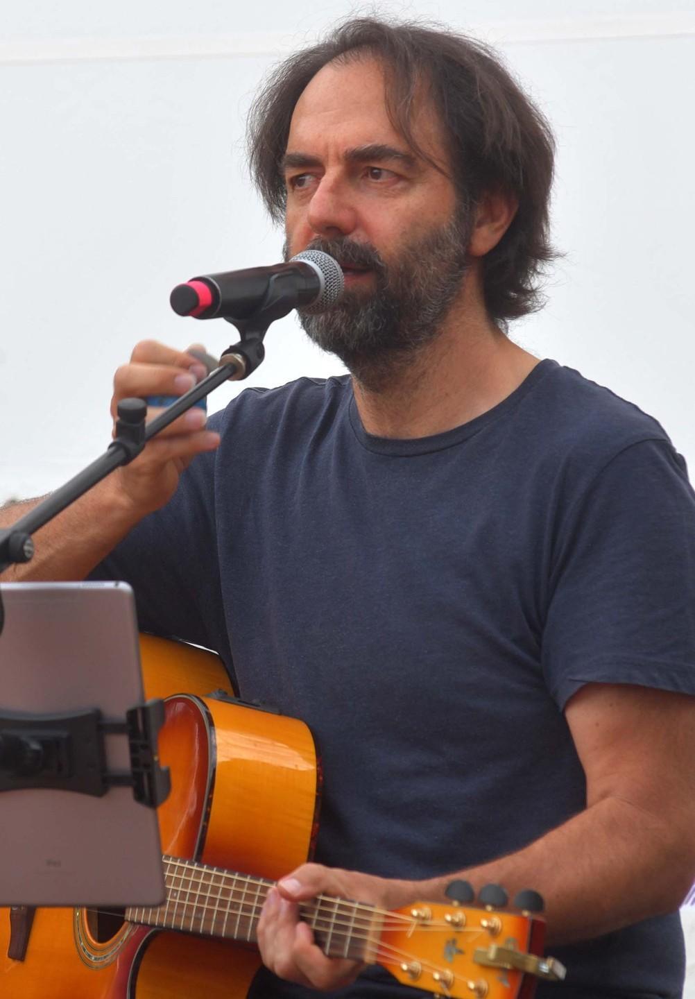 Intervista con Neri Marcorè: «Non amo i social, la politica di oggi non mi rappresenta» 