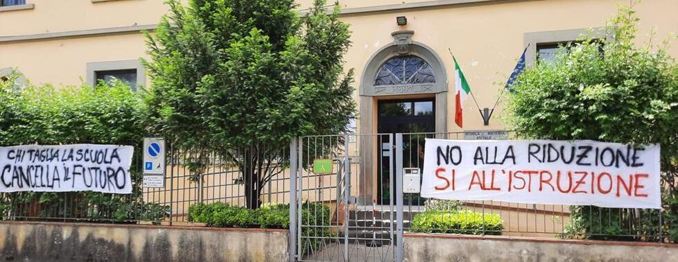 Porcari, famiglie e docenti in rivolta contro i tagli previsti alla scuola modello
