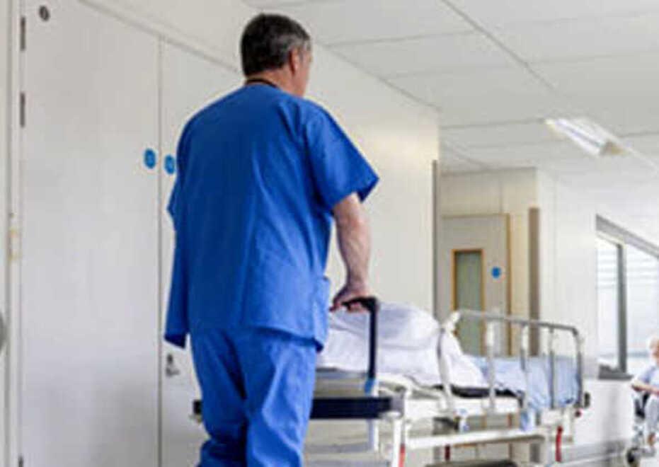 Lavorare in sanità come Oss: aperti i bandi per i corsi formativi 