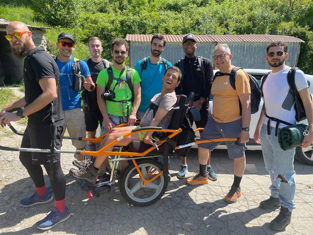 Seravezza, il sogno di Michele è più vicino: "Raccolta fondi per una carrozzella che arrivi in vetta alla Pania"