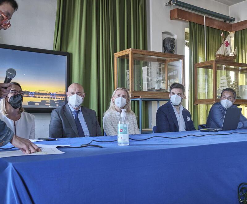 Il tavolo dei relatori dell’Istituto Nautico “Cappellini” (foto Stefanini/Silvi)