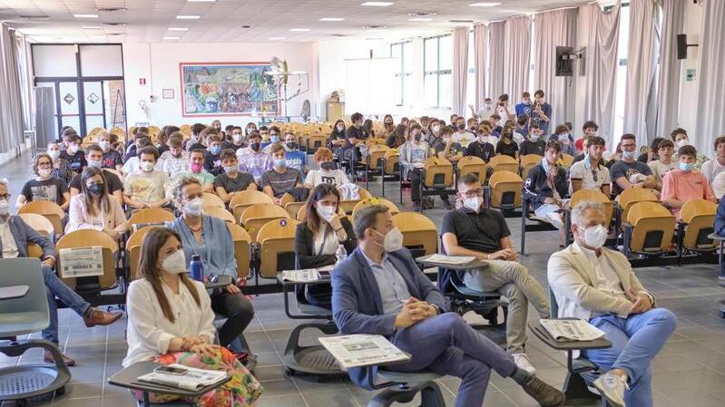 I ragazzi nell’aula magna dell’Itis Galilei di Livorno
