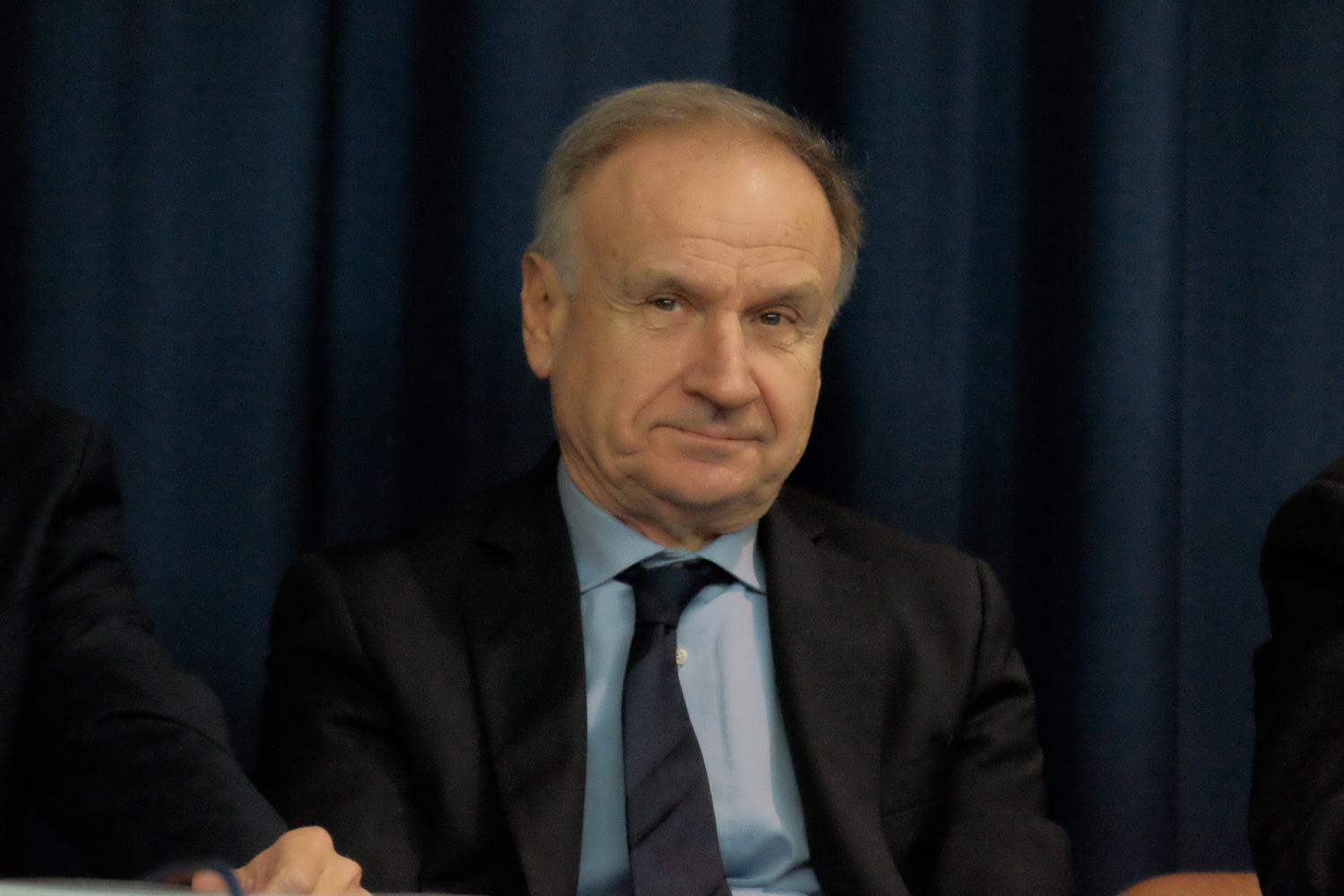 Petrucci, stasera arbitra tu