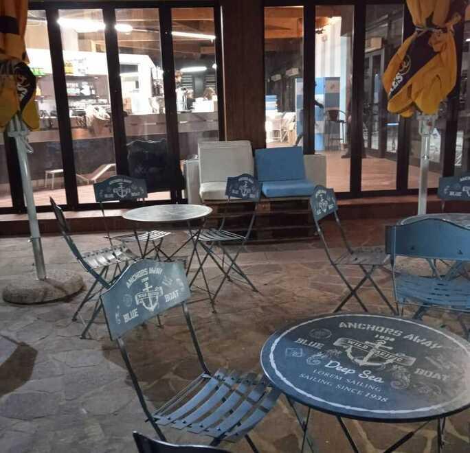 I gestori  hanno deciso che dopo una certa ora il venerdì e il sabato al Pizzino possono entrare solo i giovani. La decisione ha scatenato diverse polemiche e la questione è stata dibattuta  anche  durante l’ultimo consiglio comunale