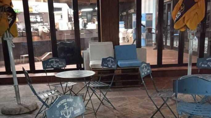 I gestori hanno deciso che dopo una certa ora il venerdì e il sabato al Pizzino possono entrare solo i giovani. La decisione ha scatenato diverse polemiche e la questione è stata dibattuta anche durante l’ultimo consiglio comunale