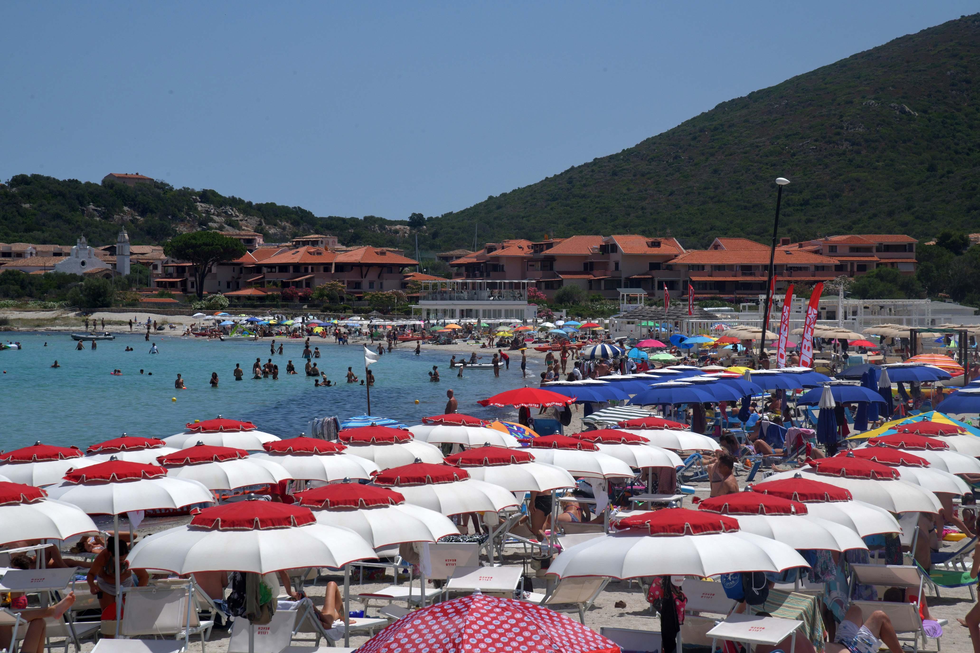 In Sardegna sempre meno spiagge libere. Il Wwf: «Mancano le regole» 