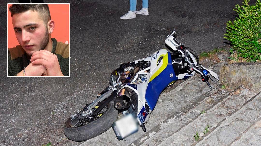 L’impennata finisce in tragedia, muore a 19 anni contro un muro. Le ipotesi dell'incidente