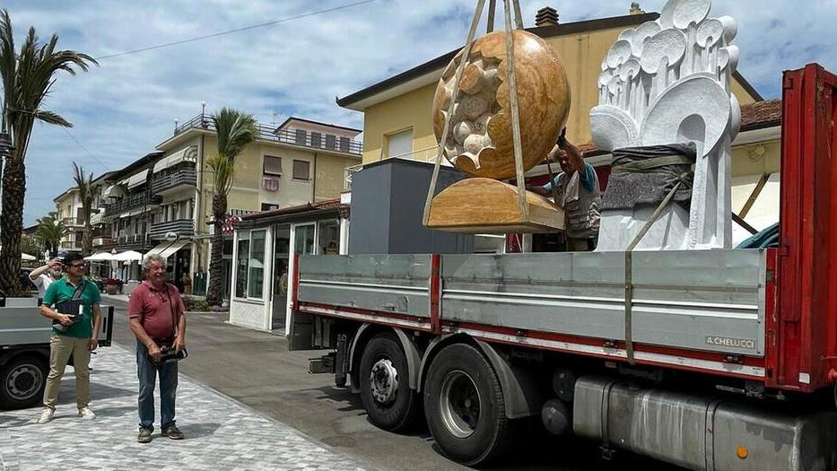 Pietrasanta, appello dei commercianti al sindaco: ecco di cosa ha bisogno Tonfano