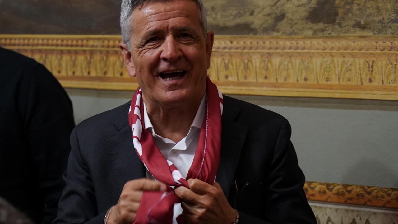 Rosettano Navarra con la sciarpa del Pontedera: è lui il nuovo azionista di maggioranza del club granata (Foto di Franco Silvi)
