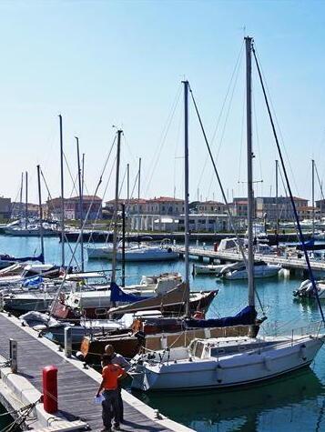 Una veduta del porto di Boccadarno