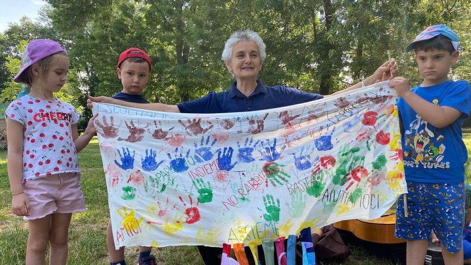 Carpi Una giornata speciale per 60 bimbi a lezione di pace con suor Angela