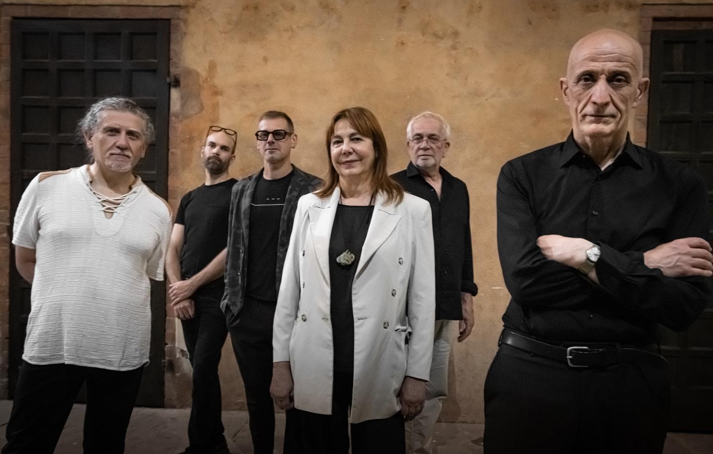 Abbabula, omaggio a Lucio Battisti di Servillo e i magnifici 5 del jazz