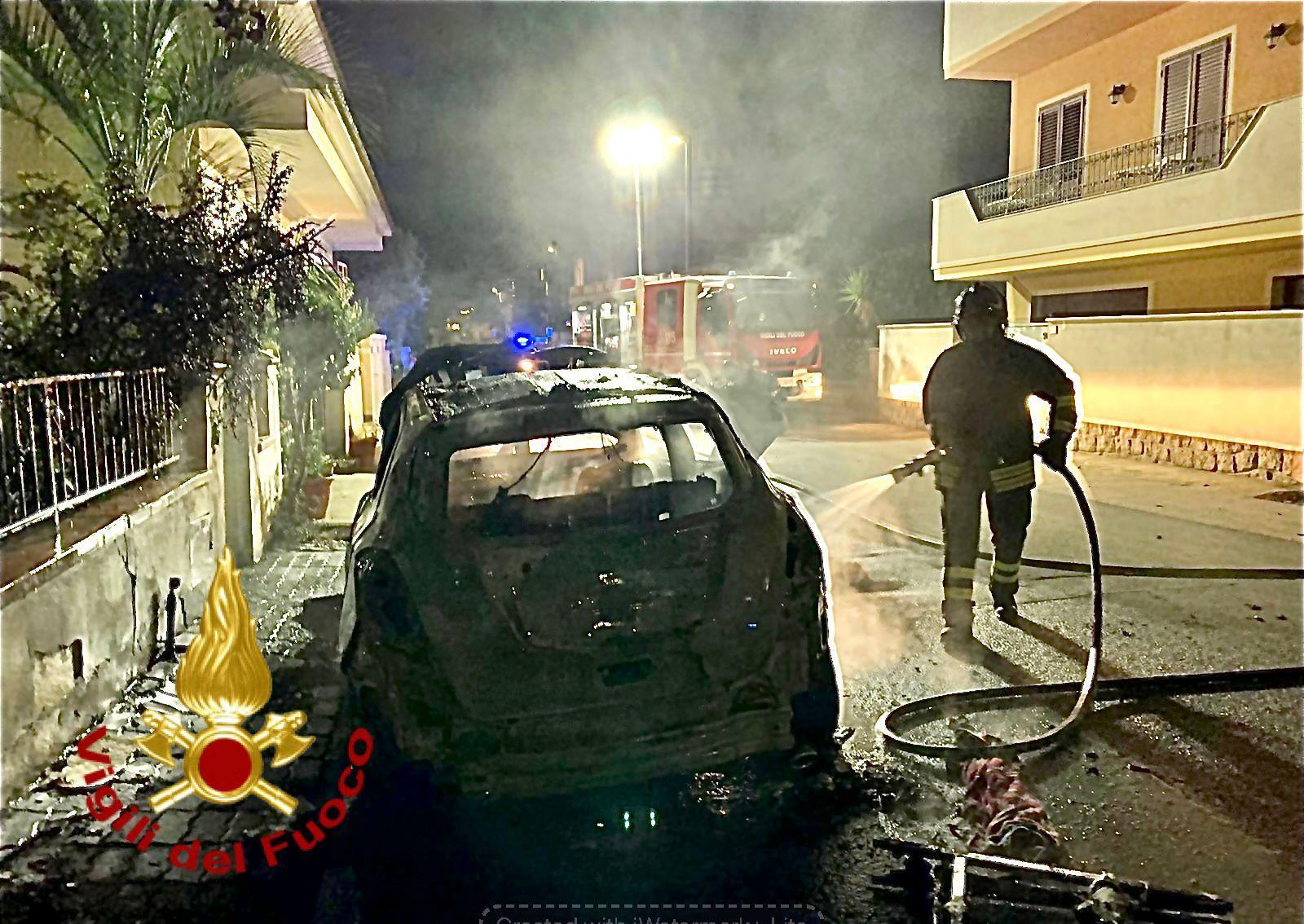 Olbia, auto a fuoco in via Venezia Tridentina