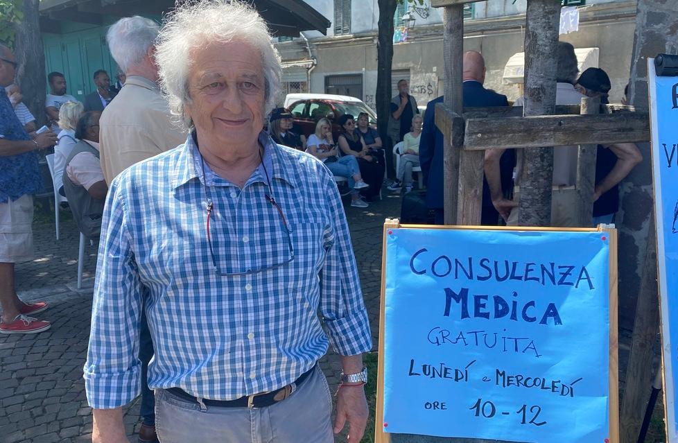 Roberto, il medico in pensione di Livorno che ora visita le persone gratis