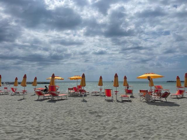 Vada, nuova vita per la spiaggia dopo il ripascimento