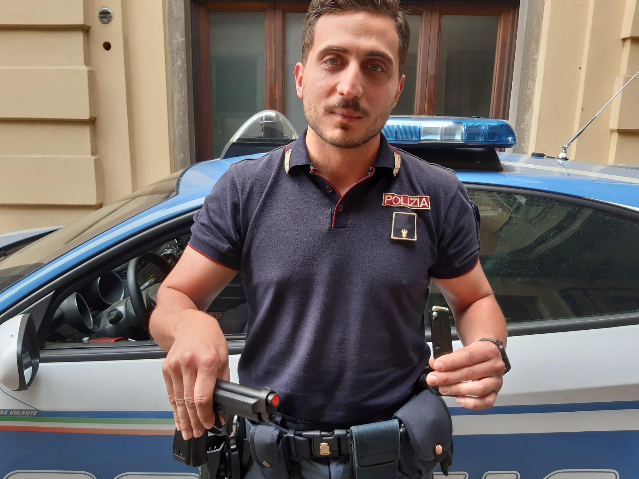 La finta pistola sequestrata dalla polizia