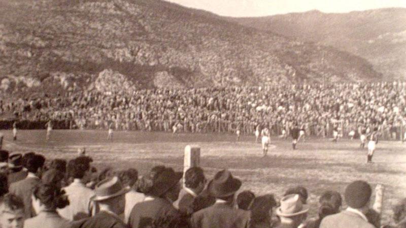 Furono 3.500 gli spettatori presenti alla stadio a San Frediano per il derby con il Pisa in Promozione nella stagione 1956/57