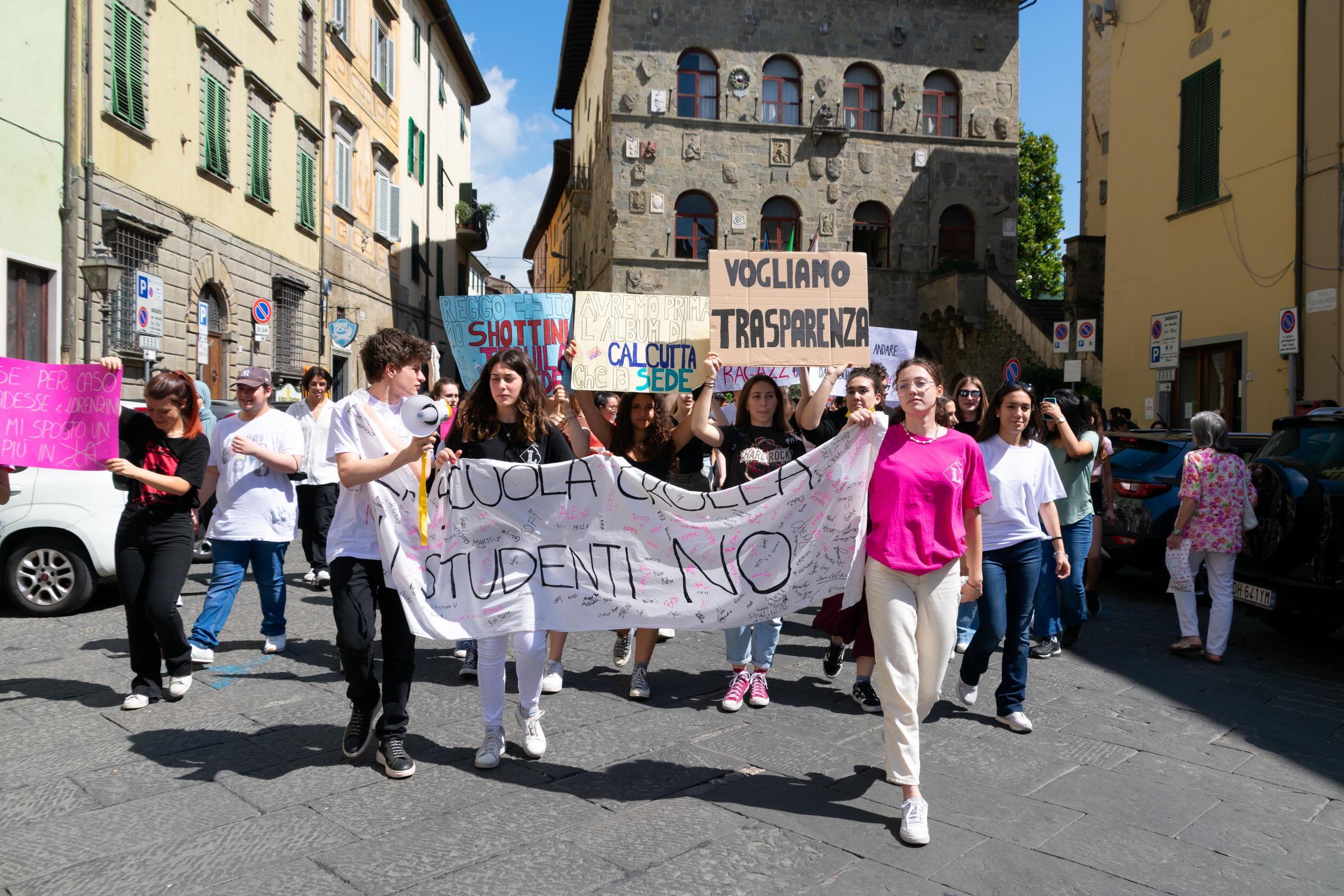La protesta degli studenti del liceo Lorenzini