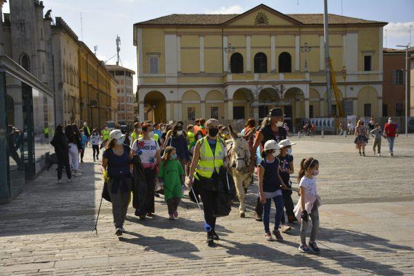 A Reggio Emilia il “plogging”: raccogliere i rifiuti di corsa 